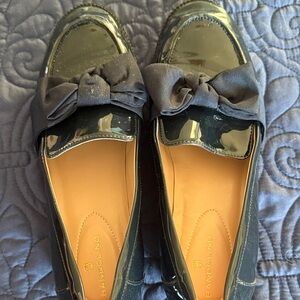 Bandolino Women's Glossy Navy blue Flats with Bow